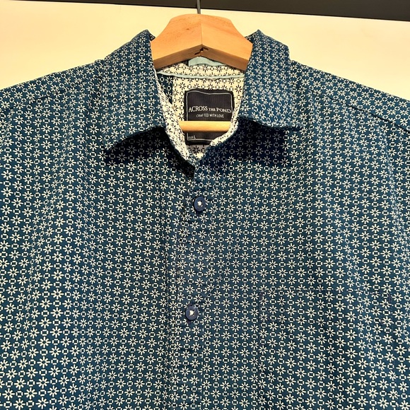 Across the Pond short sleeve button down collared men’s shirt size large.(Med.) - Picture 2 of 8